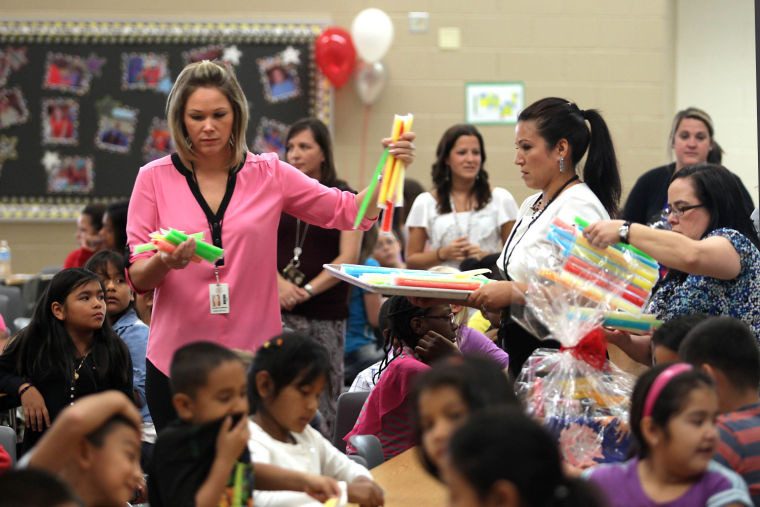 Walmart rewards teachers